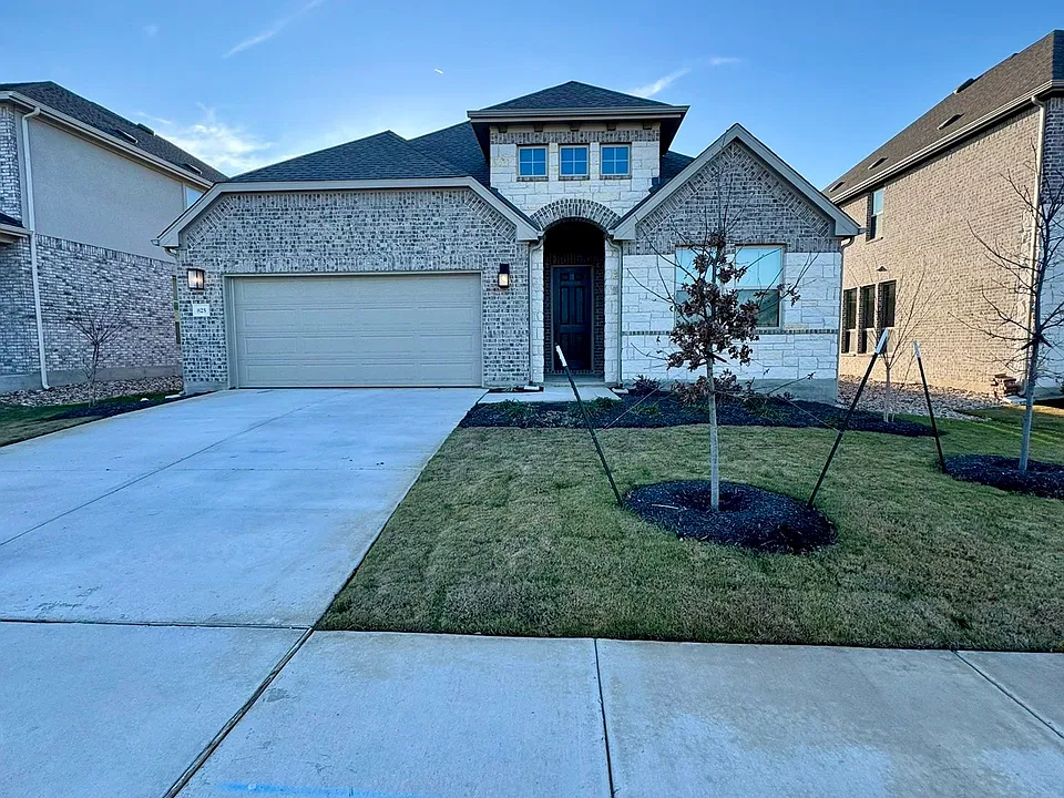 825 Landing Ln