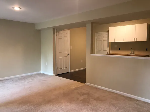 13309 Foxhole Dr, Fairfax, VA 22033