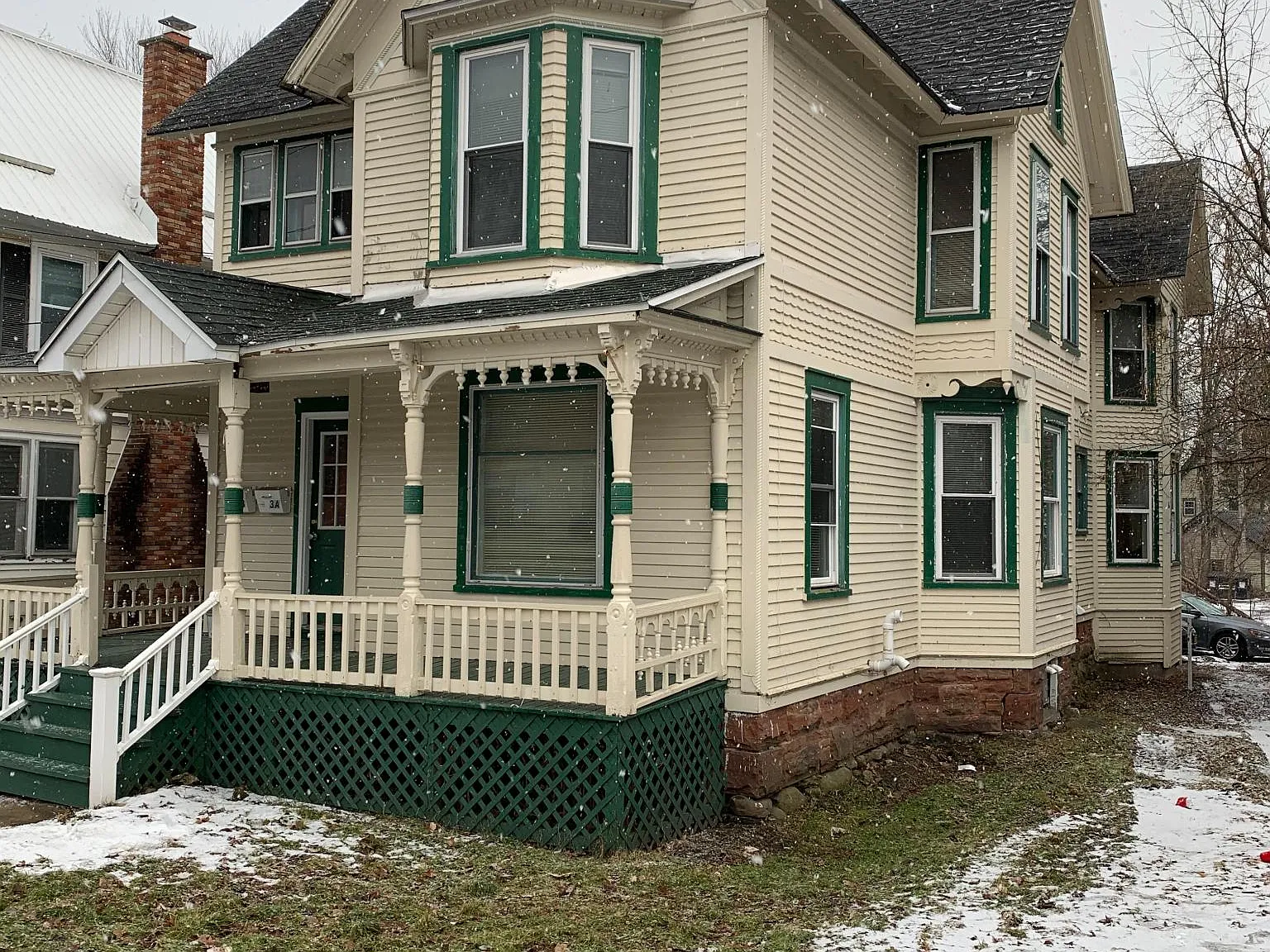 8 bed, 2760 sqft, $516 — Photo 1