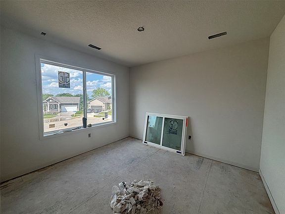 2nd image of 1832 Gordon Ct