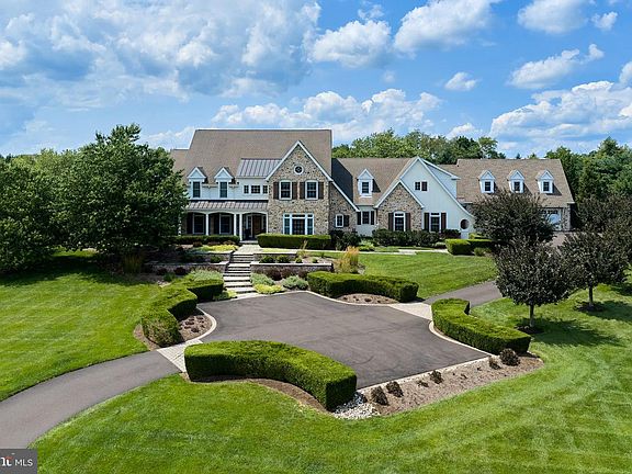 2nd image of 9 Vintage Farm Ln