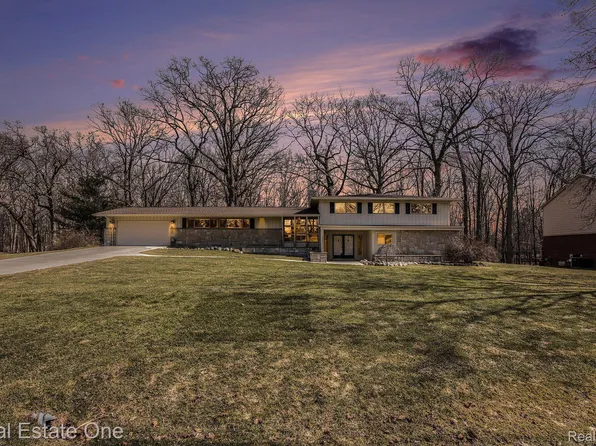 1280 Gettysburg Ct, Rochester Hills, MI 48306
