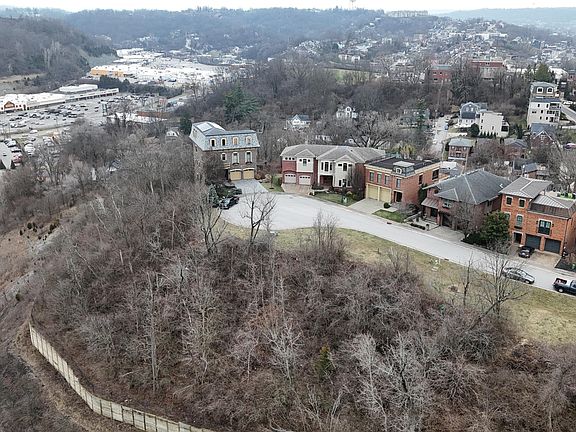 4th image of 89 Watch Hill Ln
