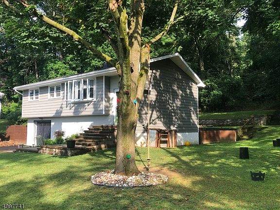 2nd image of 20 Forest Rd