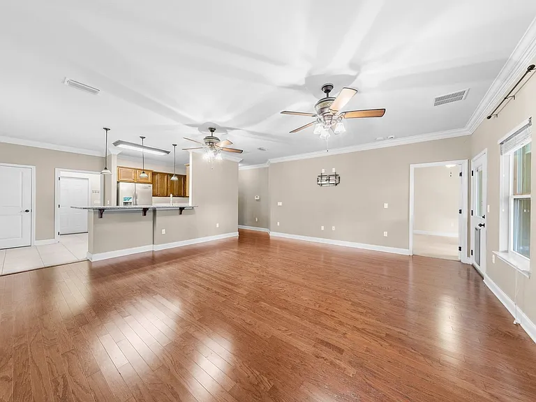 302 Palm Blvd N — Photo 8