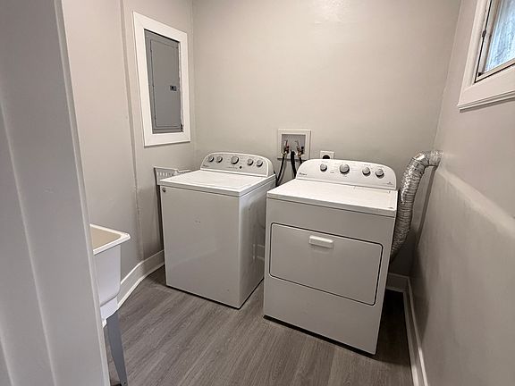 3rd image of 1317 W Jerome St #2