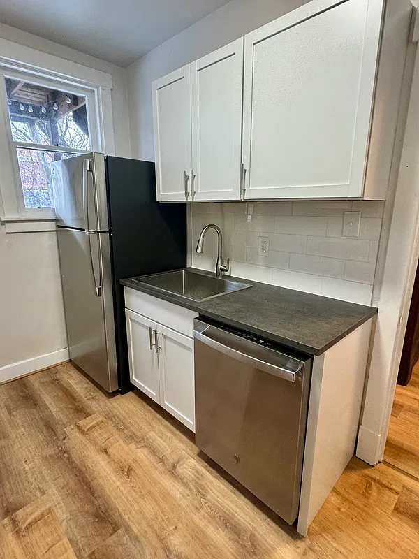2 bed, 1.0 bath, $1,200 — Photo 1