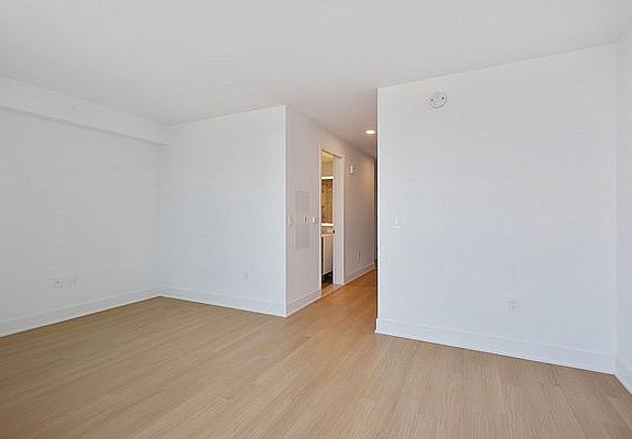 5th image of 662 Pacific St #18D
