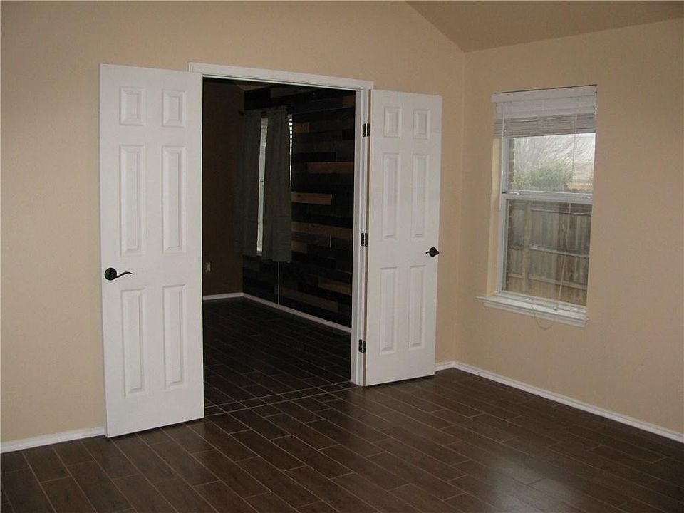 1st image of 103 Castle Dr