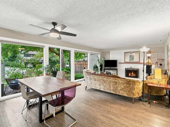 1063 Heritage Blvd, North Vancouver, BC V7J 3G7