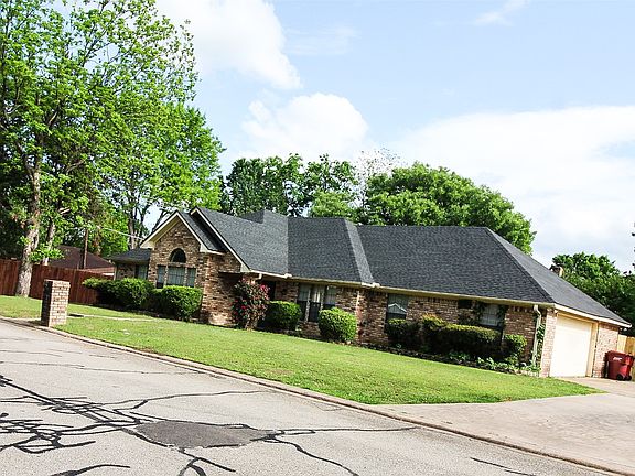 3rd image of 812 Mockingbird St