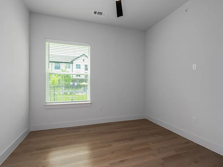 Range Vista — Photo 24