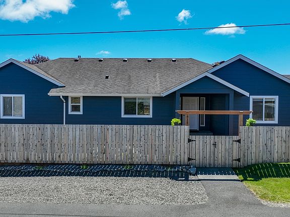3rd image of 825 25th Ave
