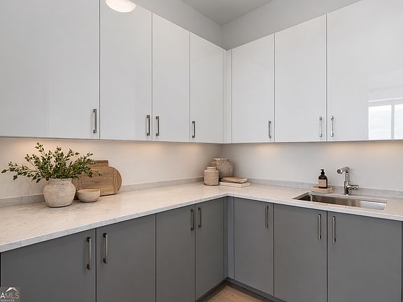 4th image of 2425 Peachtree Rd #1806