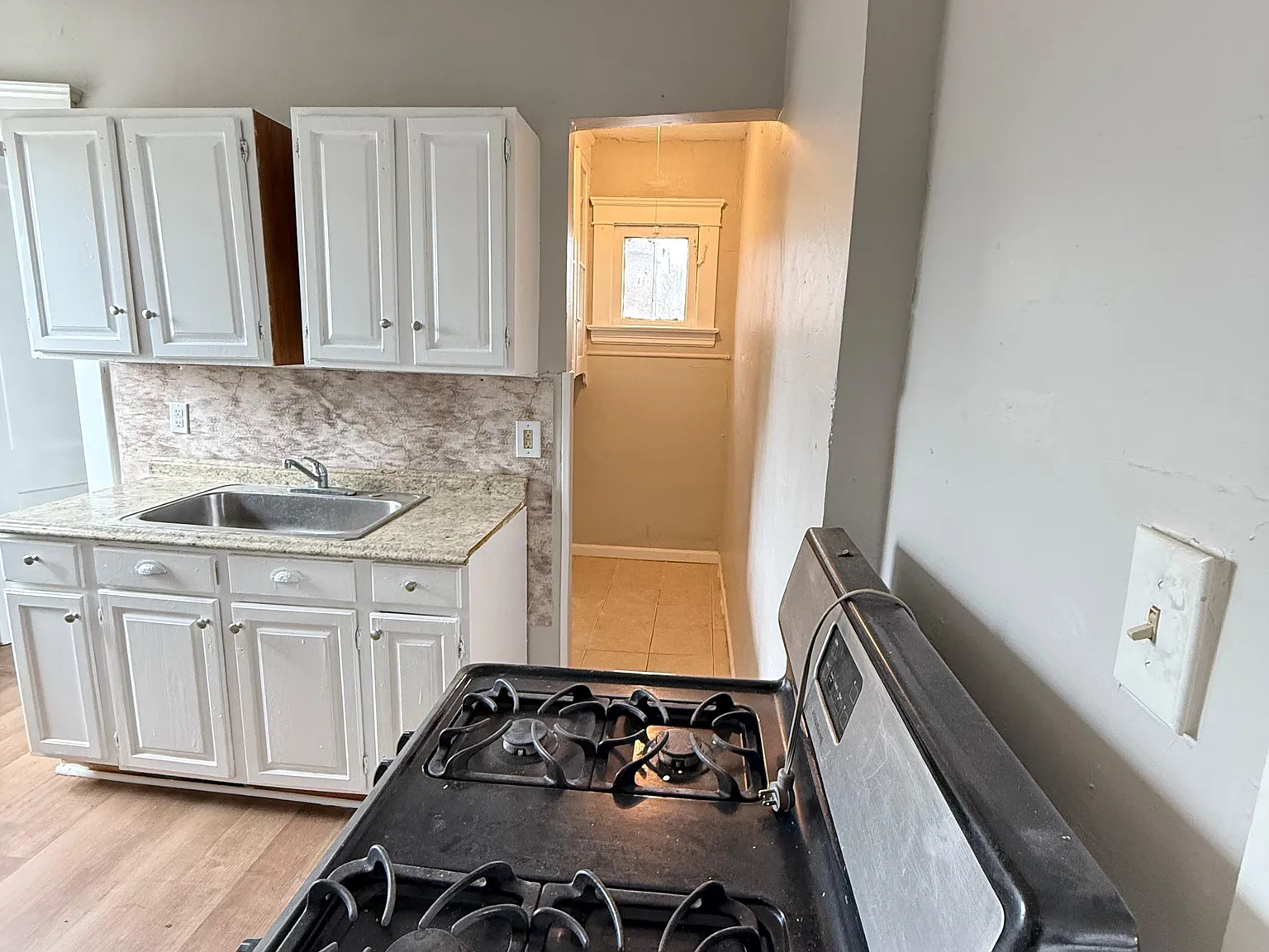 3 bed, 900 sqft, $925 — Photo 4
