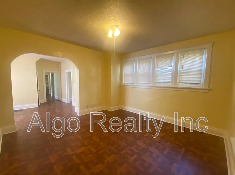 2117 Ilion Ave N — Photo 7