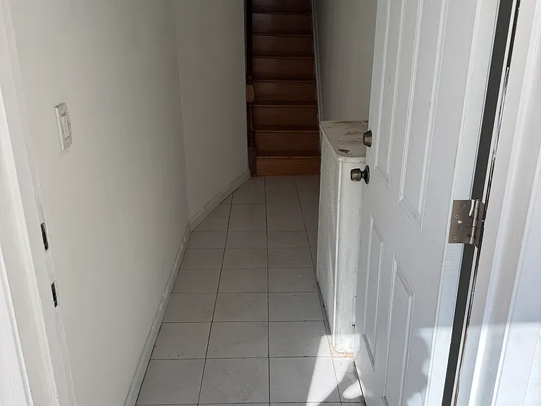 31-17 Linden Pl #2B — Photo 3