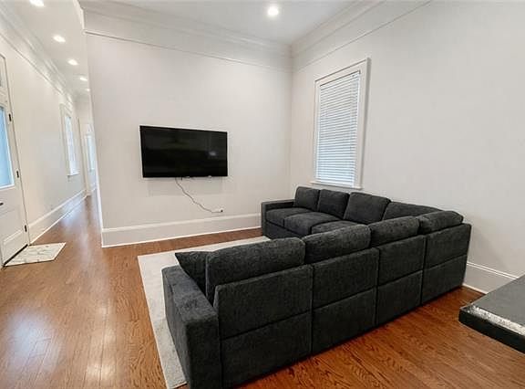 5th image of 227 2nd St