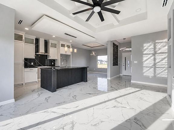 2nd image of 33675 Tejon St
