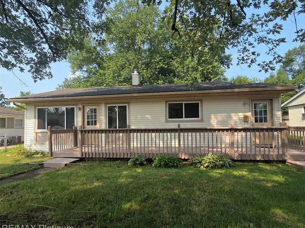 5364 Ethel St, Brighton, MI 48116