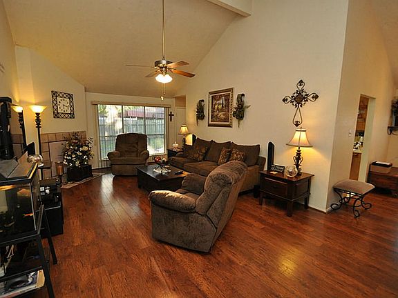 4th image of 301 Indian Meadow Dr