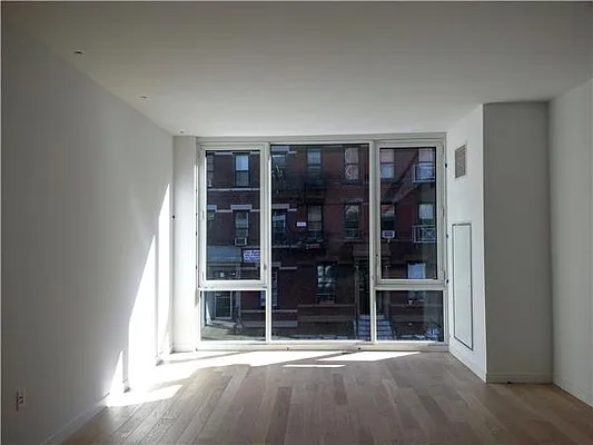 Rented by R New York | media 44