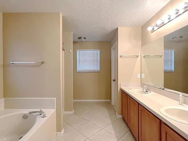 831 Horseshoe Falls Dr — Photo 21