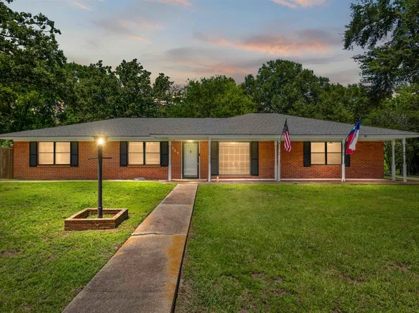 305 Dellbrook Dr, Longview, TX 75604