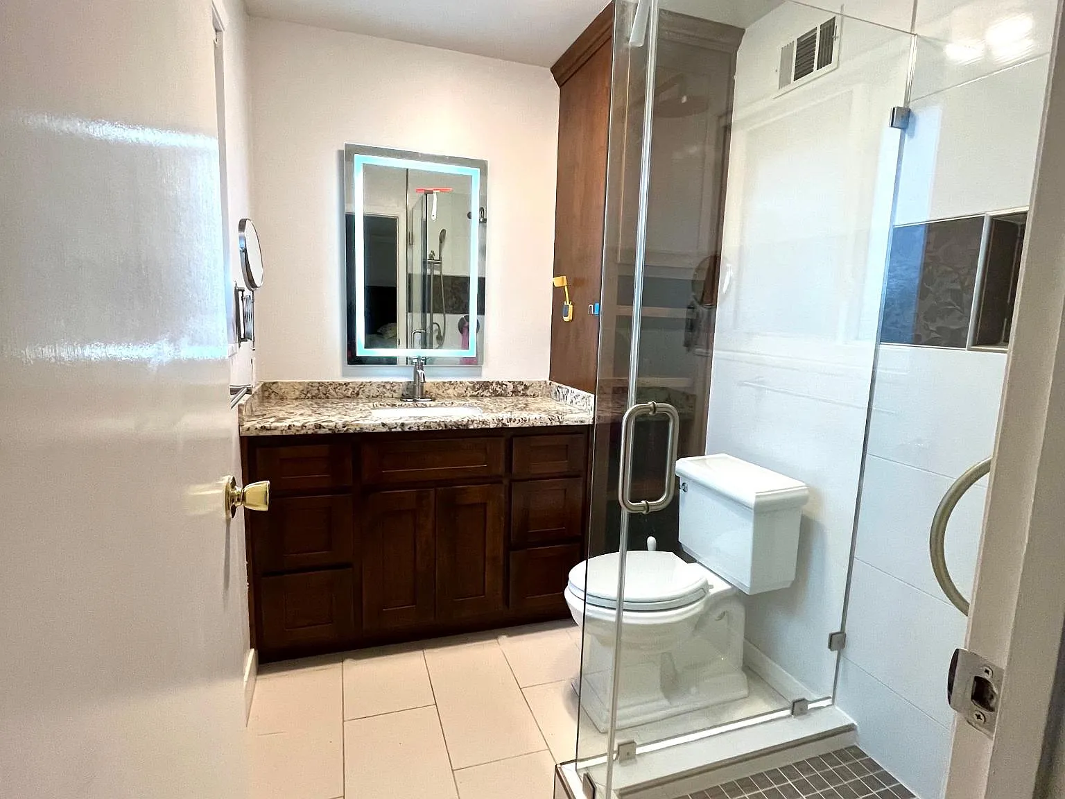 5 bed, 2199 sqft, $5,800 — Photo 4