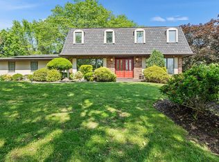 26 Lucille Ln, Dix Hills, NY 11746