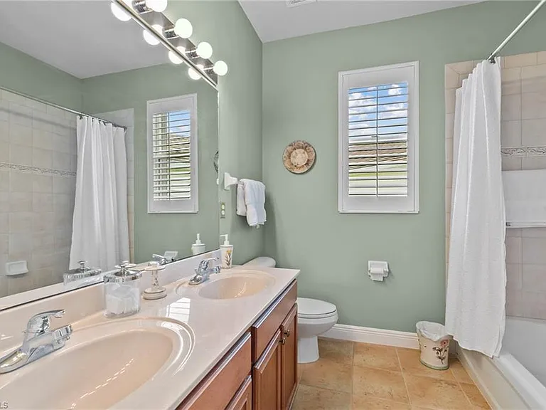 4924 Sedgewood Ln — Photo 15