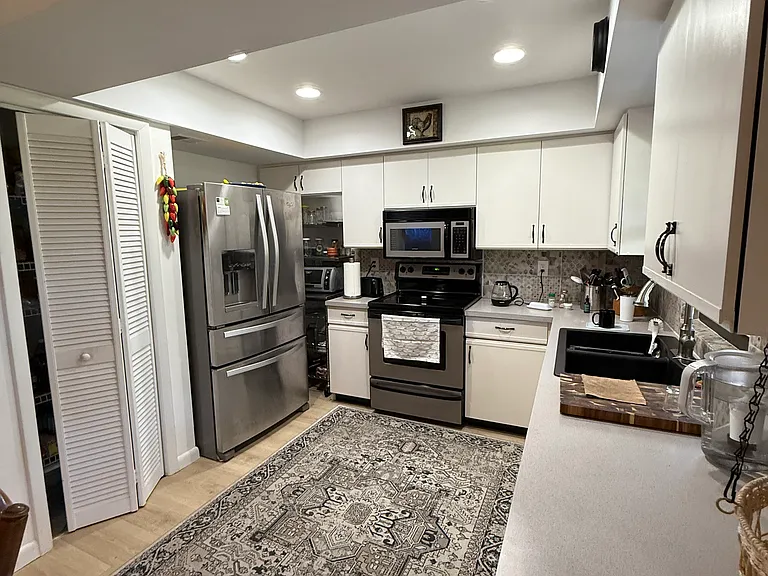 2507 Canterbury Dr N — Photo 8