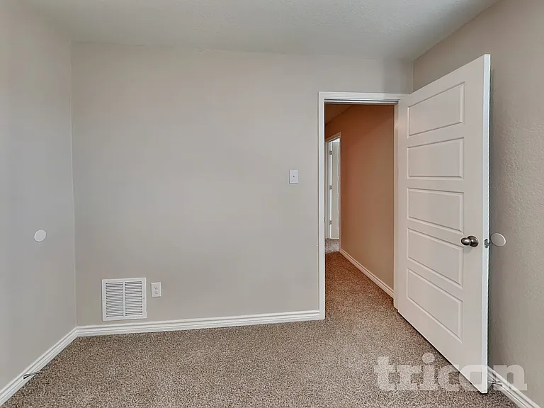 2615 Green Leaf Way — Photo 9