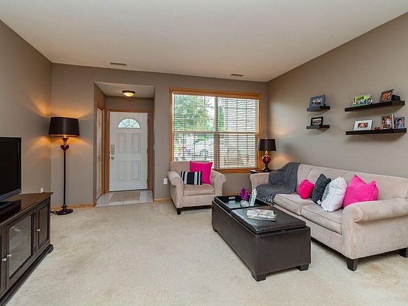 4th image of 3913 NE Gardenia Ln