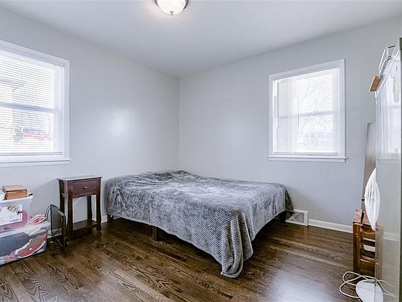 5th image of 1304 Atchison St