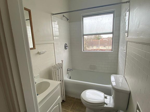 5th image of 6128 Hamilton Ave APT 16