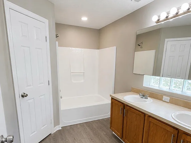540 Royal Ridge Dr — Photo 7