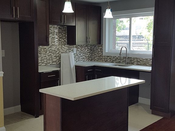 4th image of 18325 Henderson Ave