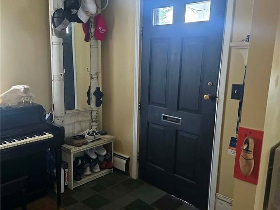 3rd image of 86 Maple St