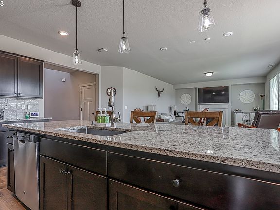 4th image of 17401 NE 78th Way