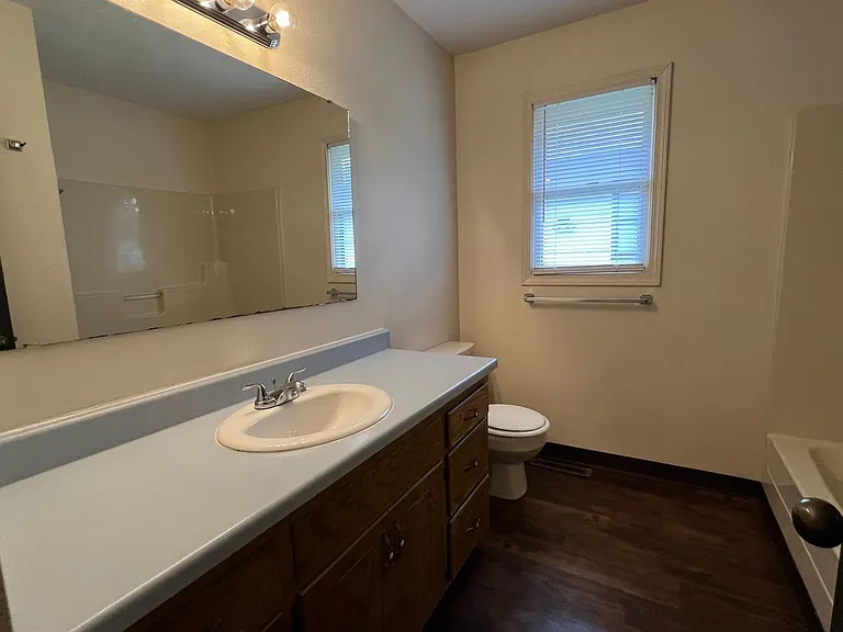 3361A S Clifton Ave — Photo 7