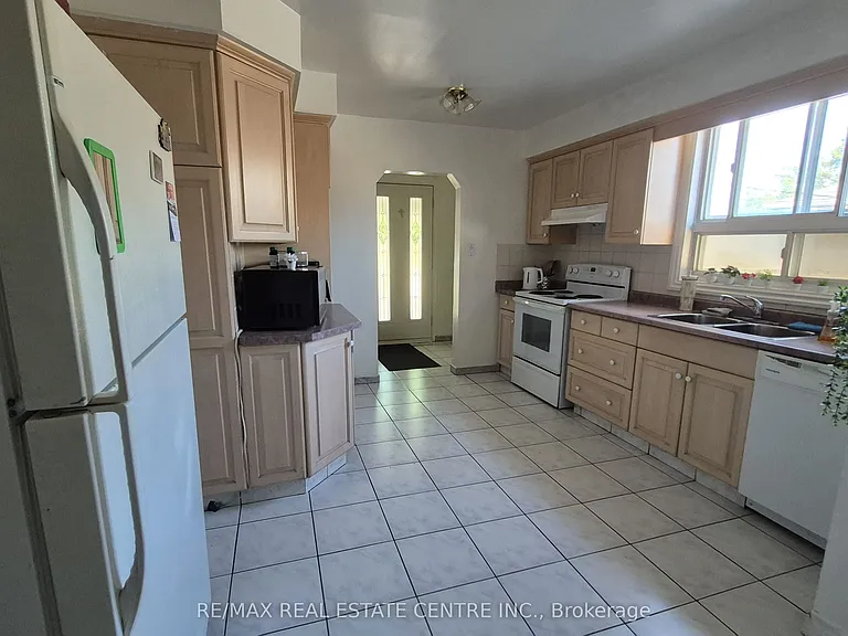 71 Gunton Dr #UPPER — Photo 10