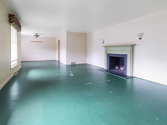 3rd image of 1417 Essex Park