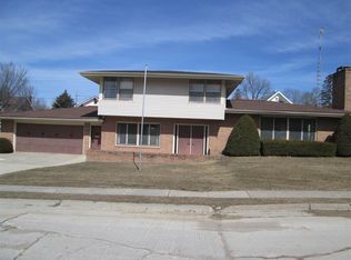 304 1st Ave SE, Waukon, IA 52172