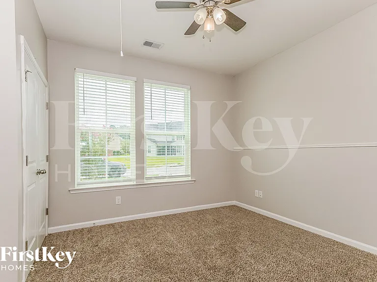 447 Stonefield Cir — Photo 12