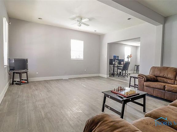5th image of 1045 Walbridge Ave
