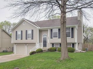 916 SW Daney Dr, Lees Summit, MO 64081