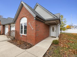 29404 Meadow Ln, Garden City, MI 48135