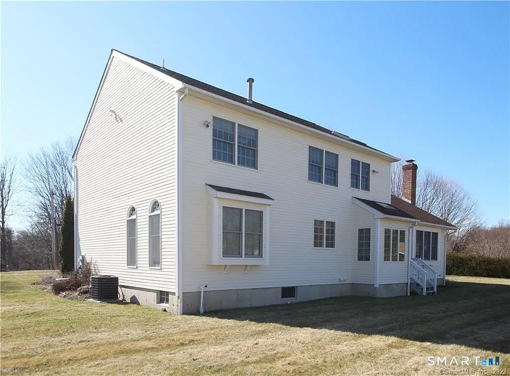4 bed, 2.5 bath, 2909 sqft, $4,200 — Photo 3