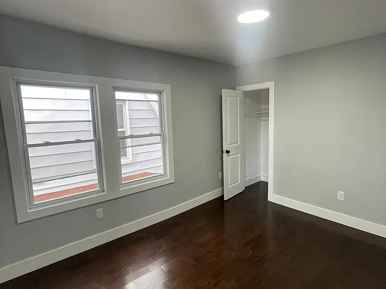 165 N 12th St #3 — photo 2 of 5
